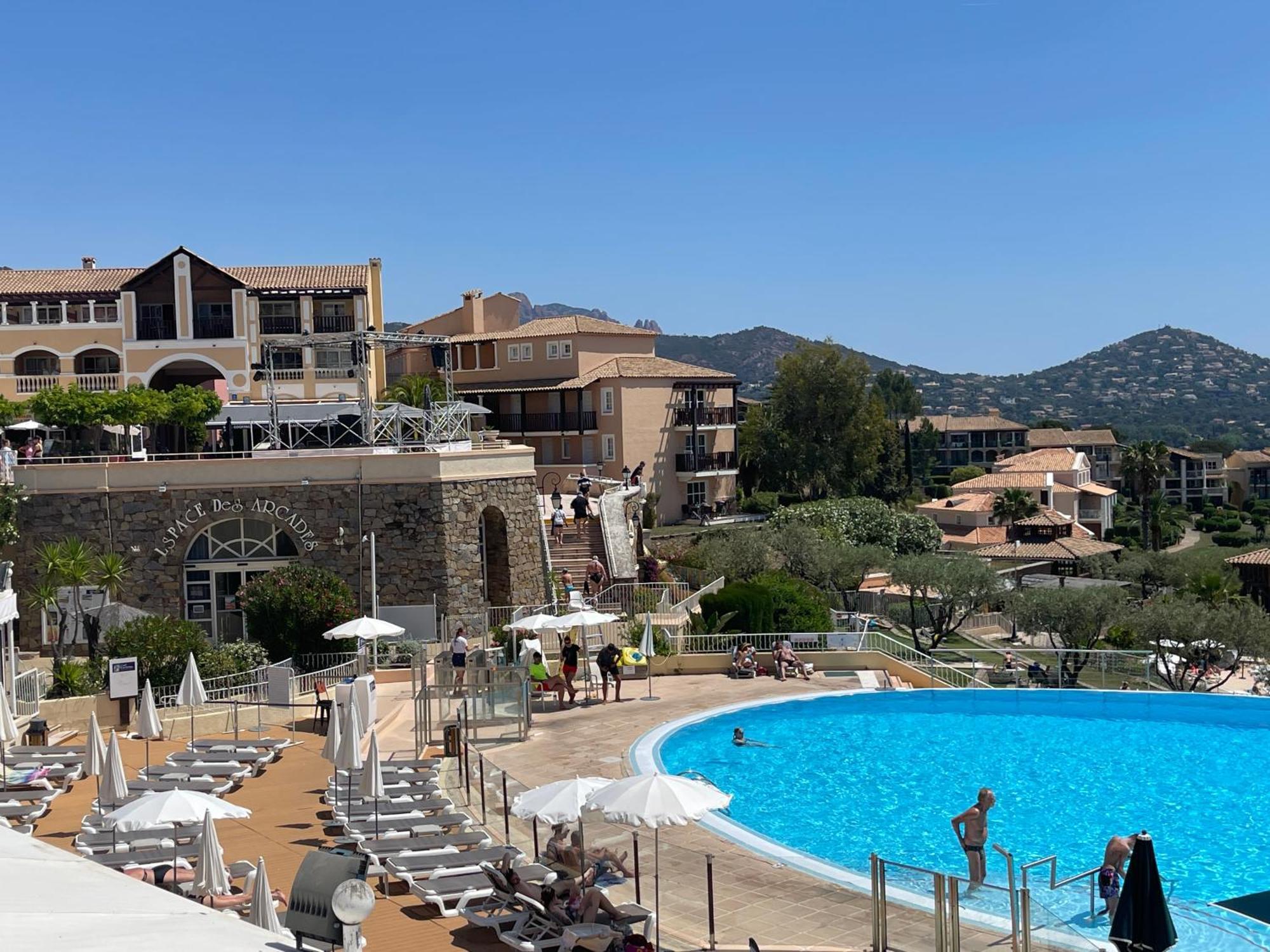 Appartement Cap Esterel 4/5 Personnes Saint-Raphaël Buitenkant foto